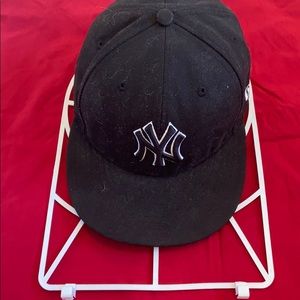 Yankees flat brimmed hat